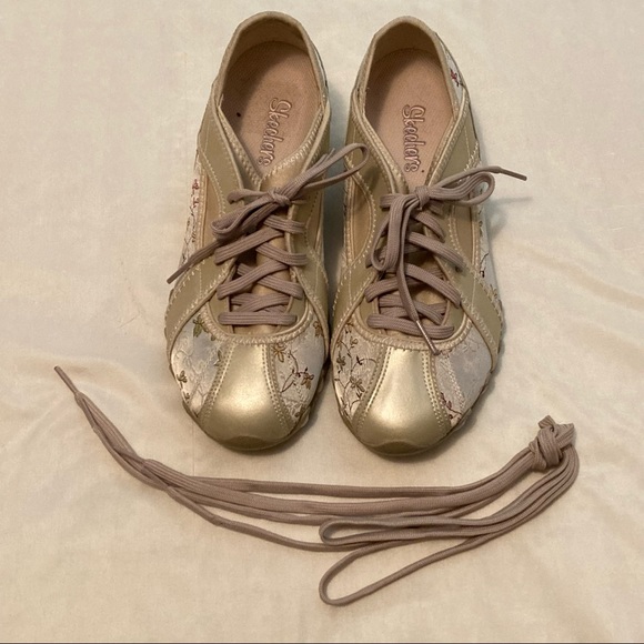 New Floral SKECHERS Metallic Waterlily Lace Ups - Picture 12 of 14